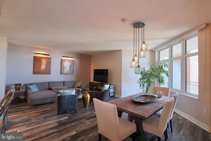 One Park Crest Condominium — Photo 4