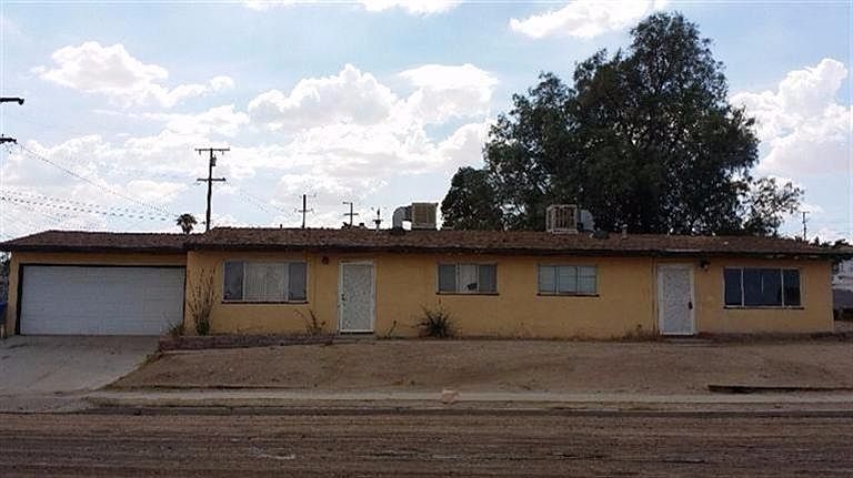 1st image of 944 E Navajo St