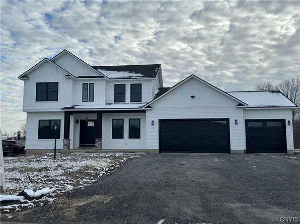 8400 Meadowland View Trl, Cicero, NY 13039