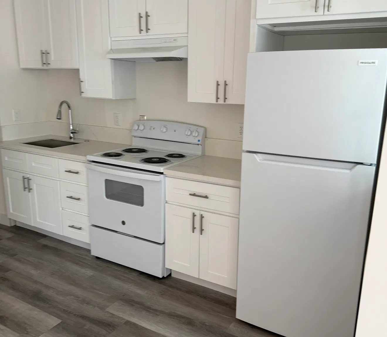 2 bed, 800 sqft, $2,400 — Photo 2