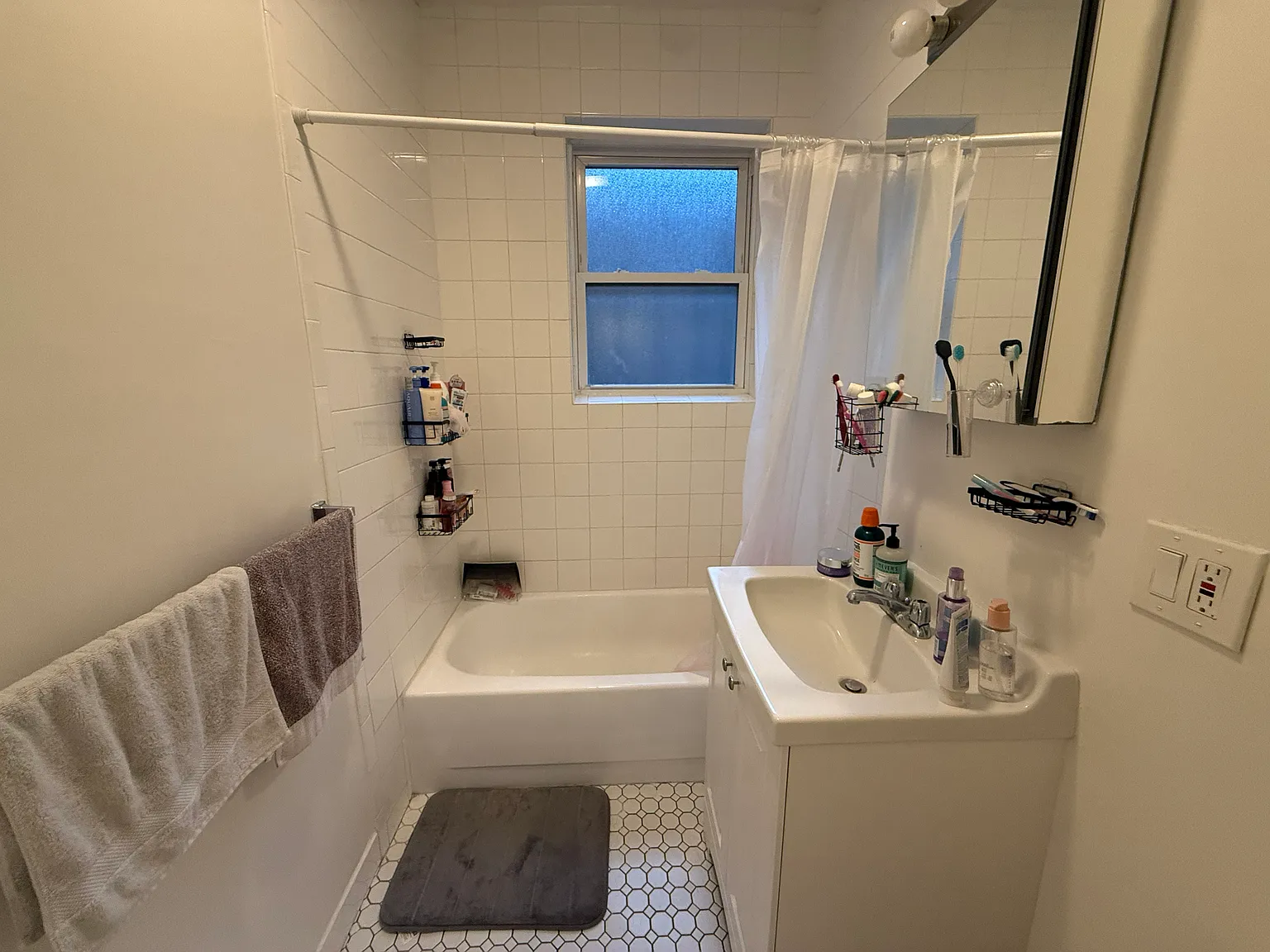 2 bed, 1.0 bath, $3,100 — Photo 3