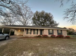 124 Garden Ln, Petal, MS 39465