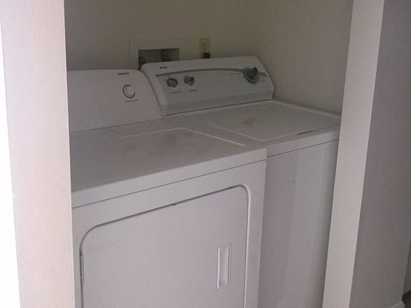 5th image of 100 Buckingham Ln