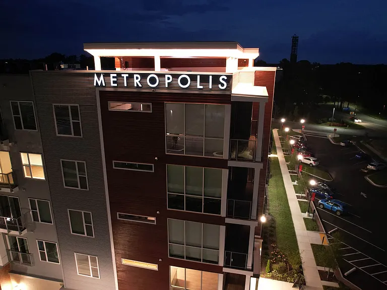Metropolis Apartments — Photo 56