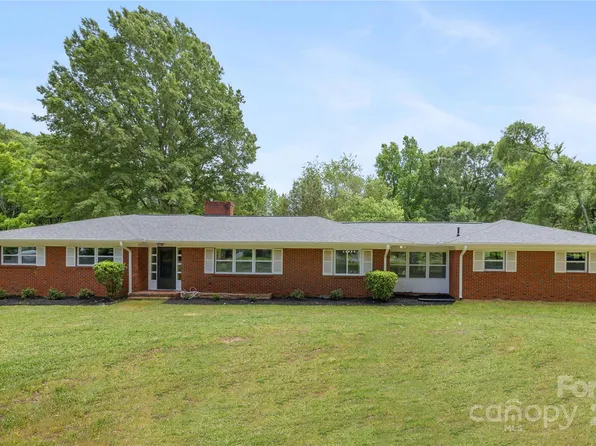 7519 Linda Lake Dr, Charlotte, NC 28215