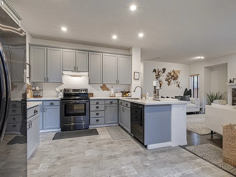 1435 NE Setting Sun Dr — Photo 13