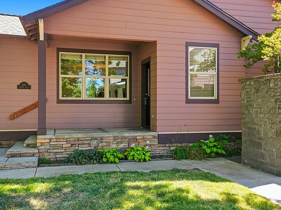3rd image of 825 NE Wiest Way