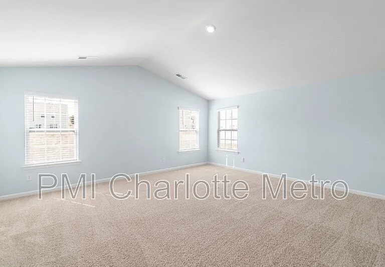 8019 Rowling Dr — Photo 8
