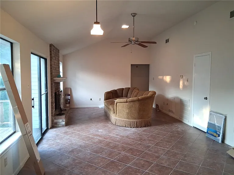 3303 Dallis Dr — Photo 9