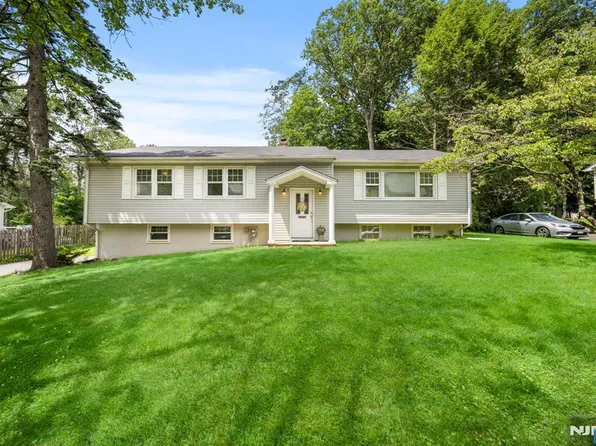 758 Koch Peak Ave, Township Of Washington, NJ 07676