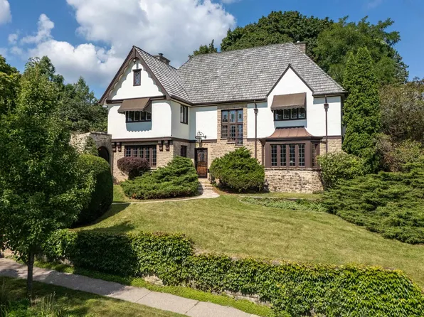 1712 Summit Ave, Madison, WI 53726