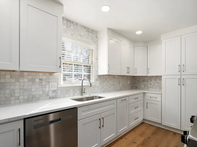 1040 Brookwood Dr — Photo 30