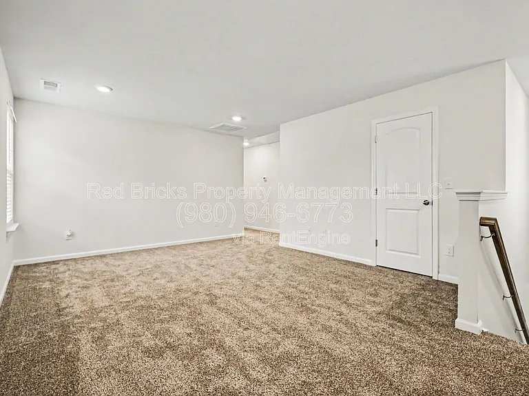 1007 Maylen Trce — Photo 23