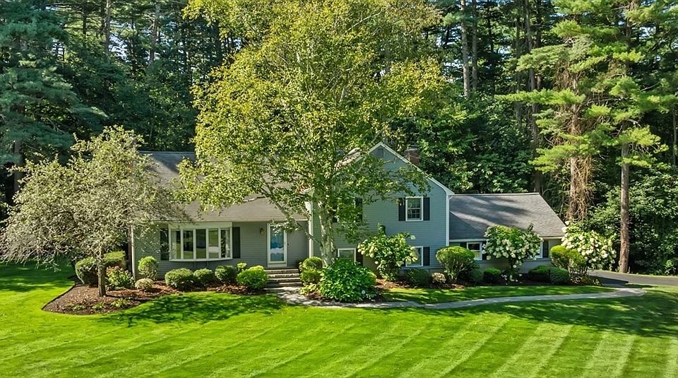 1st image of 9 Lands End Ln