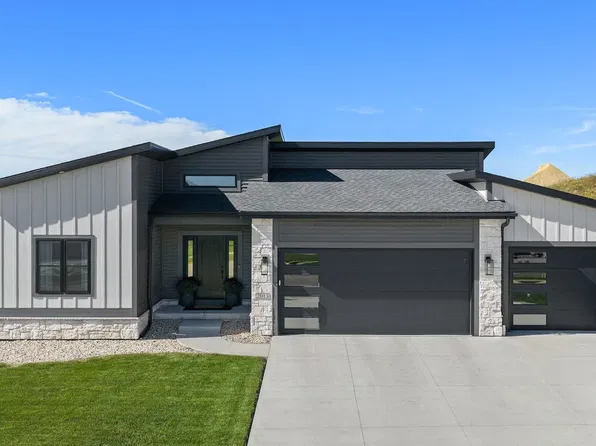 2013 Paris Ln, Cottage Grove, WI 53527