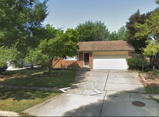 2371 Binghamton Dr, Auburn Hills, MI 48326