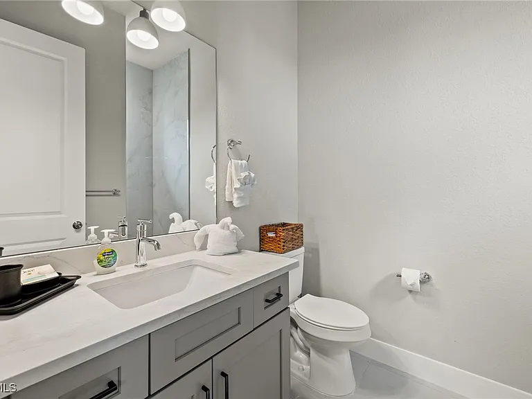 5240 Tower Dr — Photo 31
