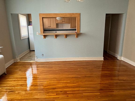 5th image of 2521 17th Ave S