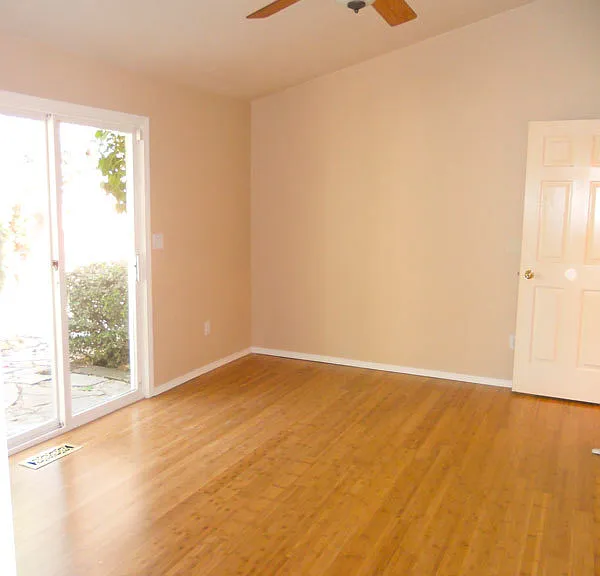 2324 N Pilgrim Pl — Photo 3
