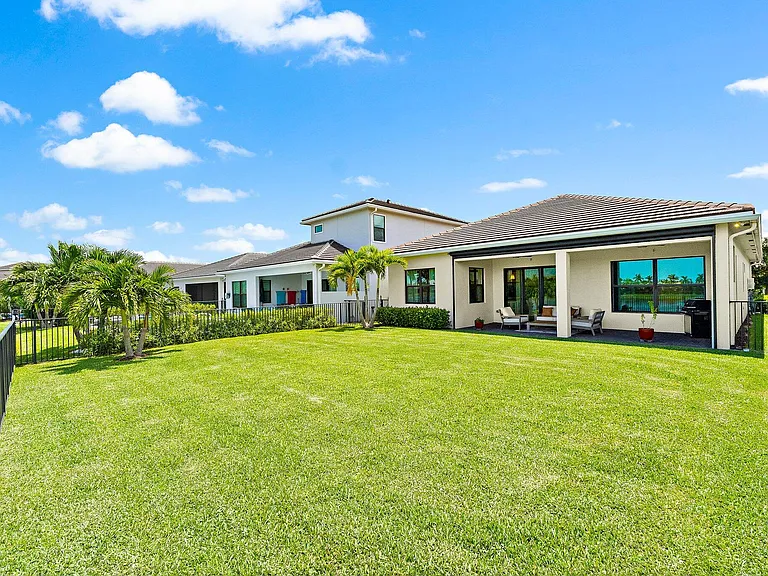 15883 Key Biscayne Ln — Photo 34