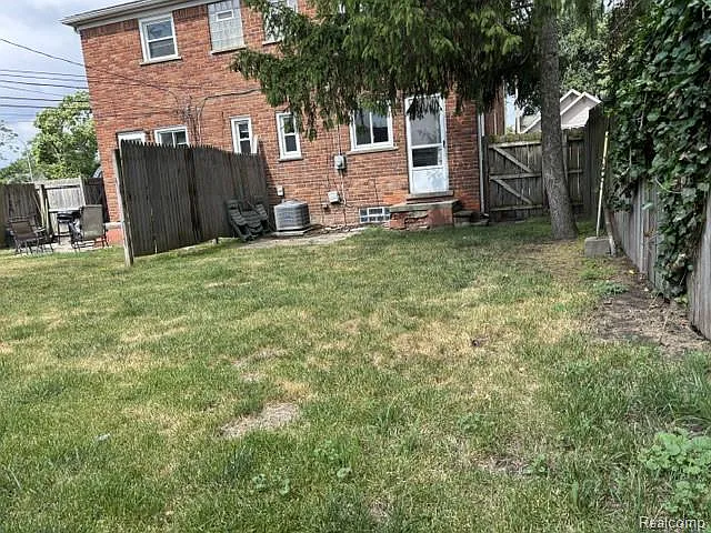 1814 N Center St — Photo 2