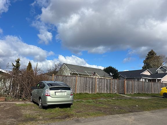 3rd image of 2009 E 35th St