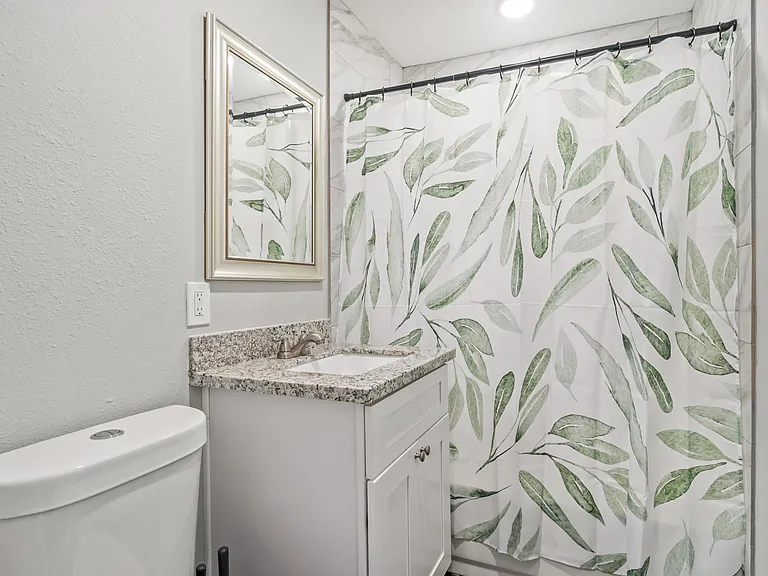 Greylog Dr — Photo 9