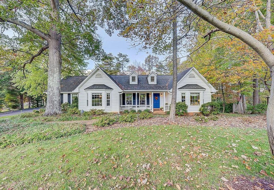 1st image of 163 Bogey Ln