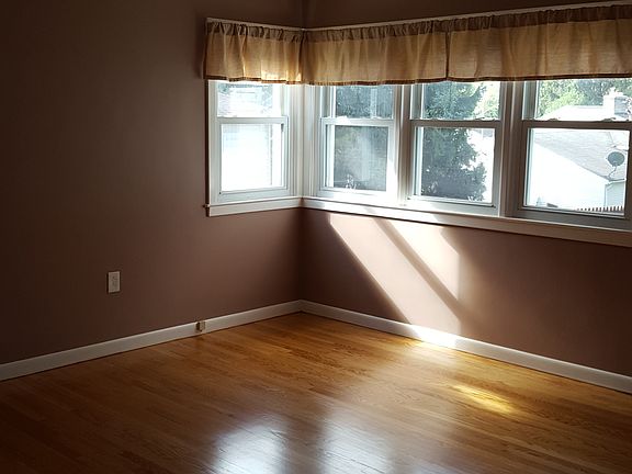 4th image of 512 Parsons Dr