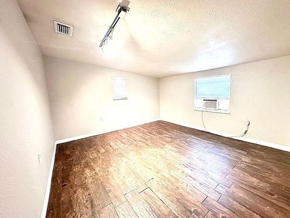 4th image of 4111 28th St N