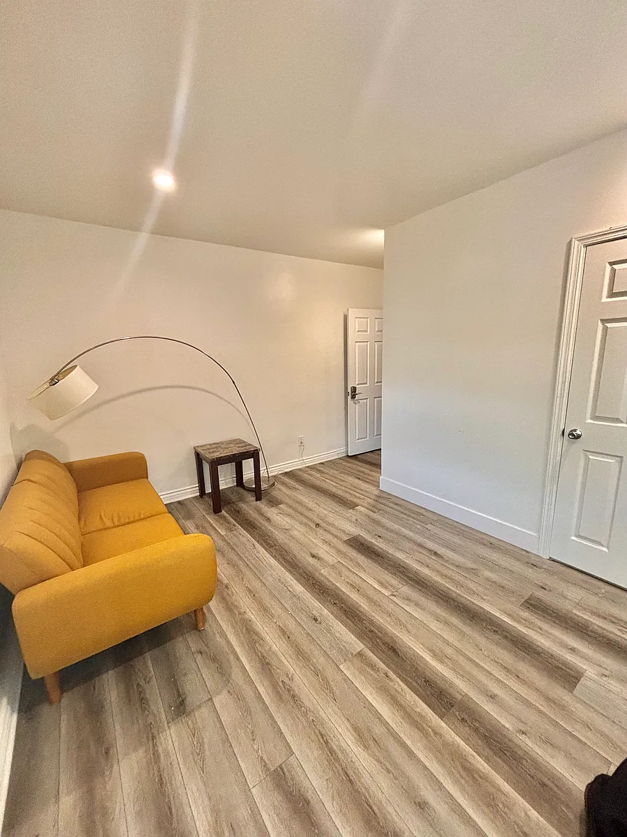 Building Photo - 2903 Van Buren Pl #2