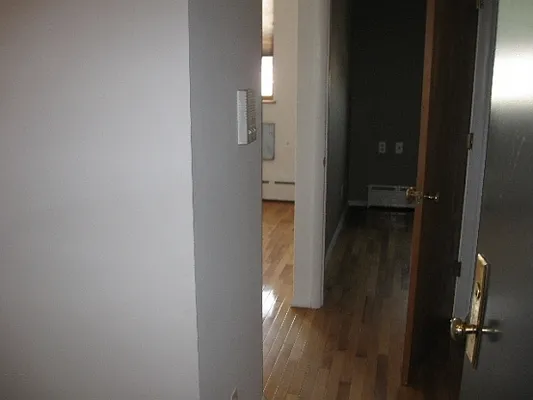 Rented by FlatFinders Realty | media 35