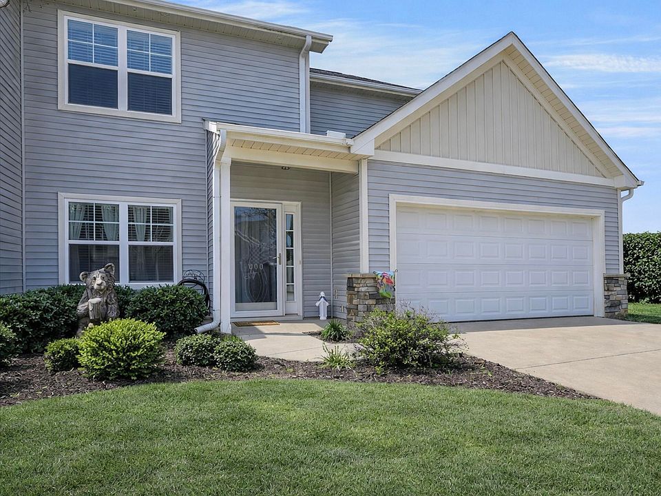 1st image of 800 Stonebriar St