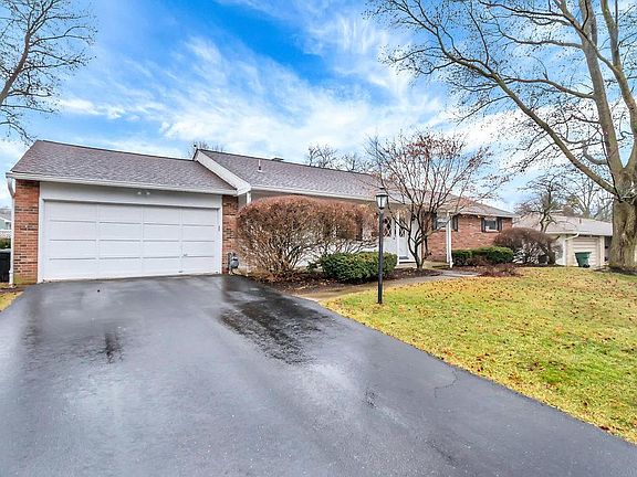 4th image of 471 Village Dr