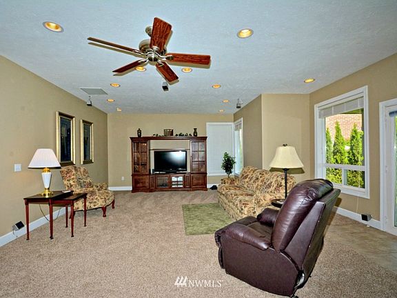5th image of 707 Lupine Drive