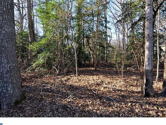 3rd image of 22934 Linden Dr