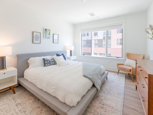 101 E 24th St #3271
