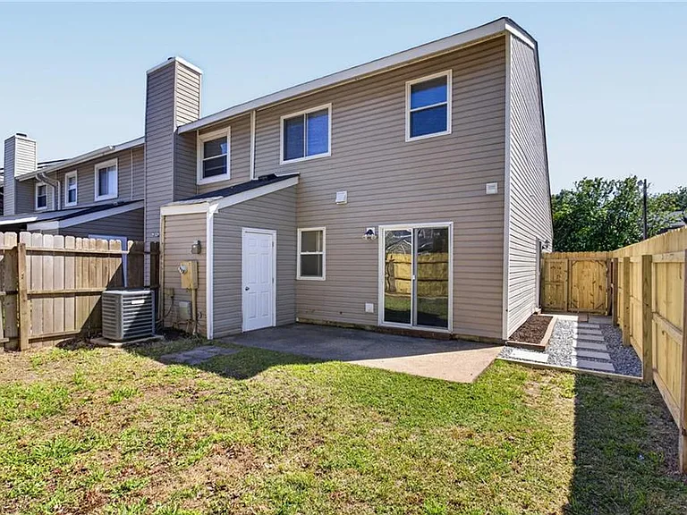 316 Falling Ln — Photo 3