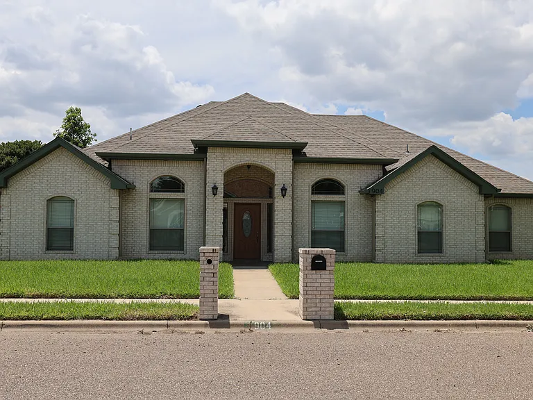 904 Shawnee Bend Rd — Photo 1