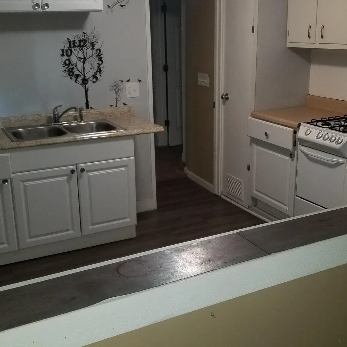 729 Howard St — Photo 2