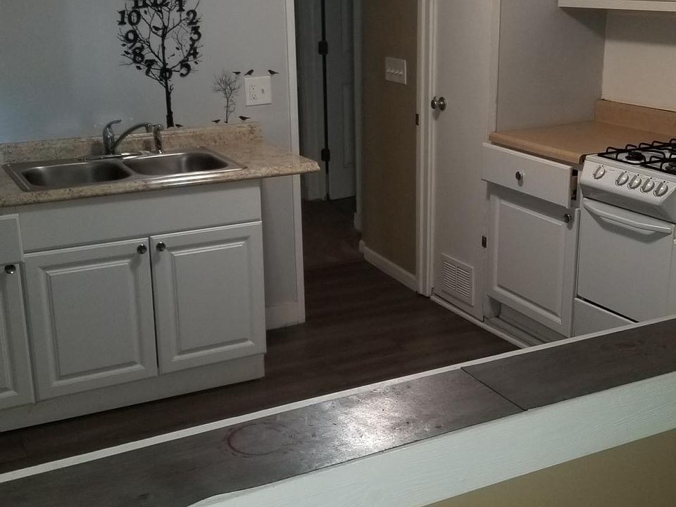 2nd image of 729 Howard St