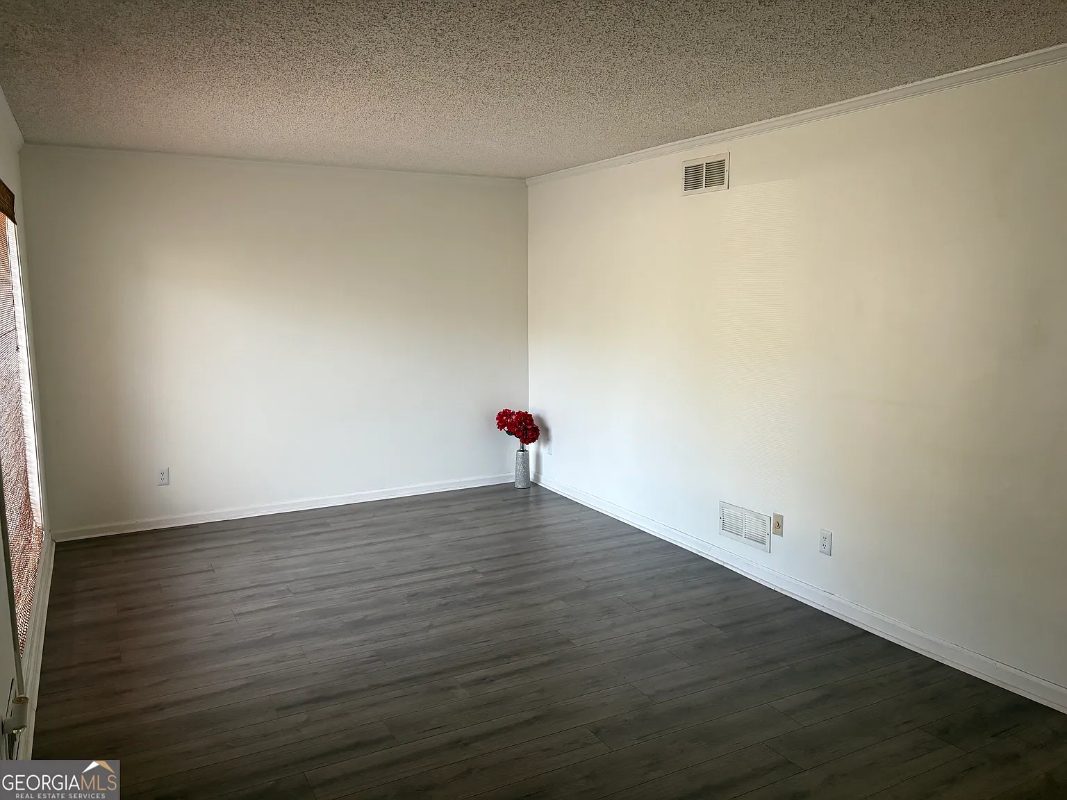 4 bed, 3.5 bath, 2396 sqft, $2,350 — Photo 4