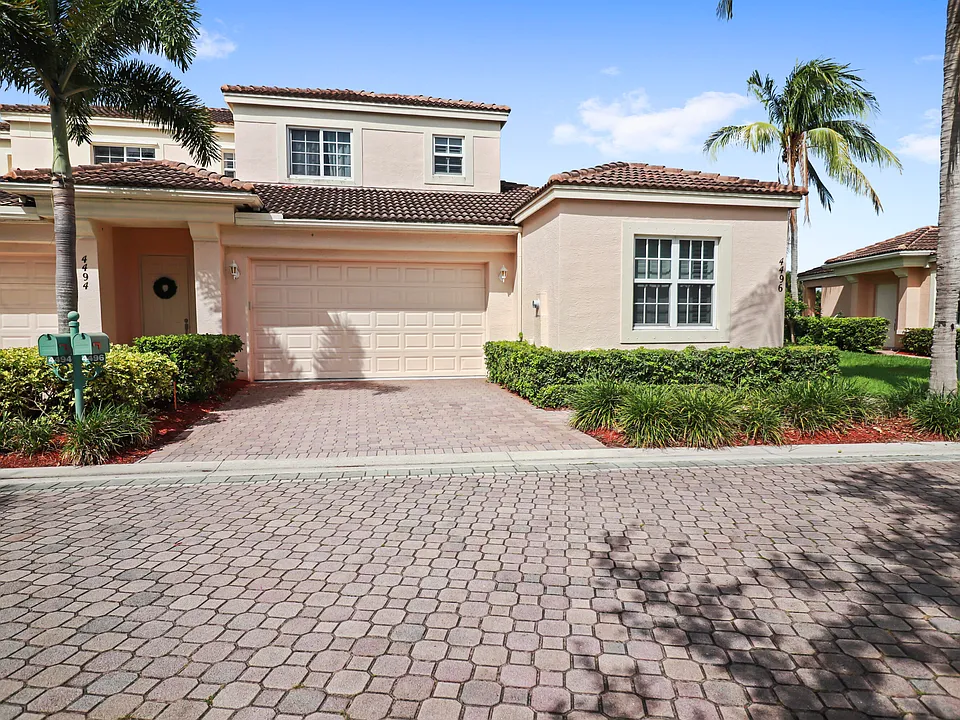 4496 Hickory Dr