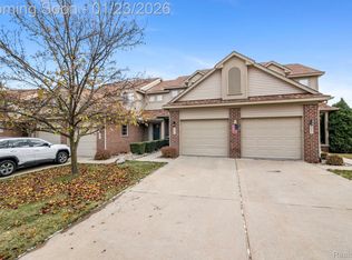 1295 Edelweiss Ln, Waterford, MI 48327