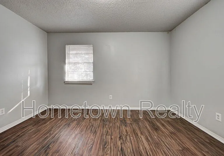 605 W Clarke St — Photo 32