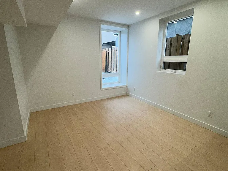 4 B Huron Ave N #2 — Photo 3