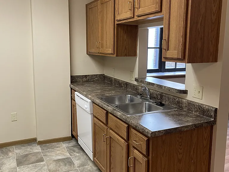 300 NW Grant St — Photo 4