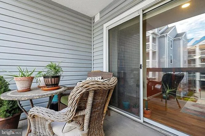 2 bed, 1289 sqft, $2,450 — Photo 4