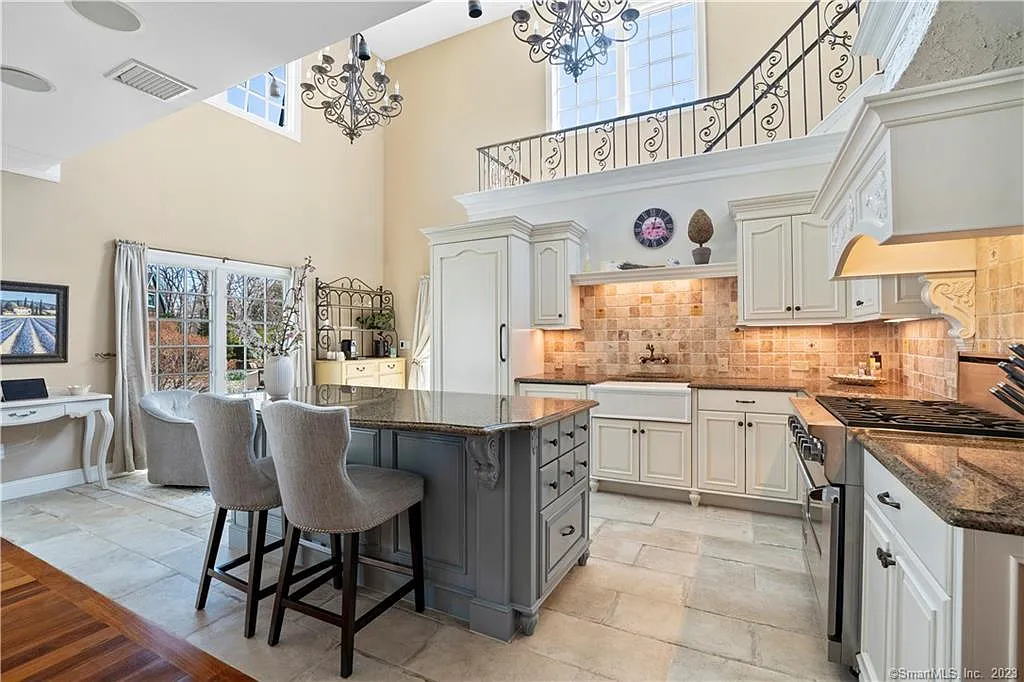 2 bed, 2568 sqft, $7,800 — Photo 3