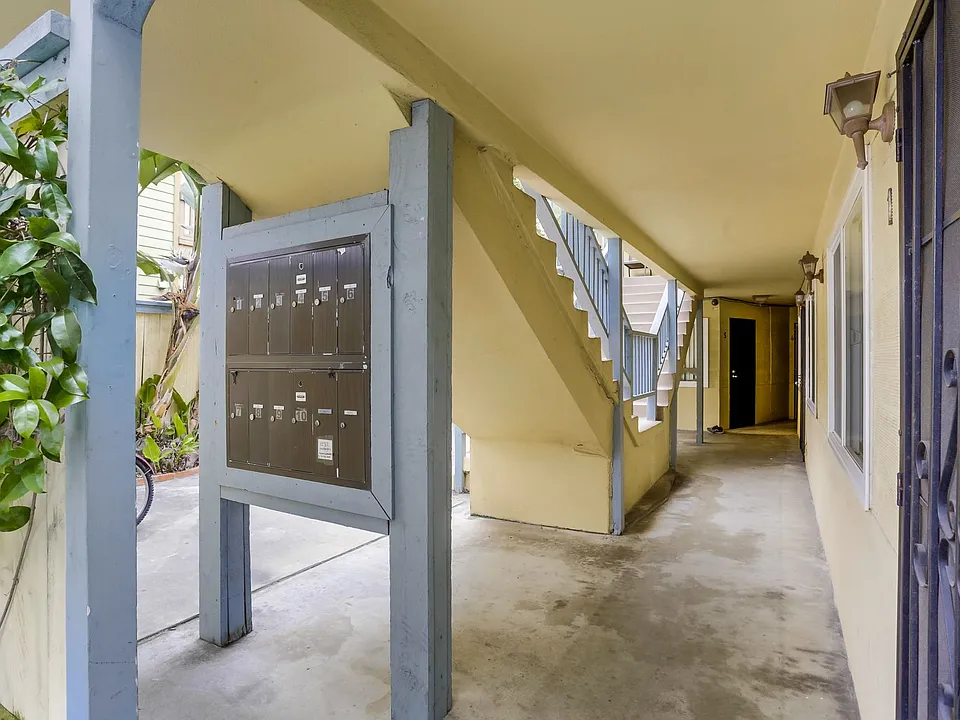 1239 Hornblend St #1